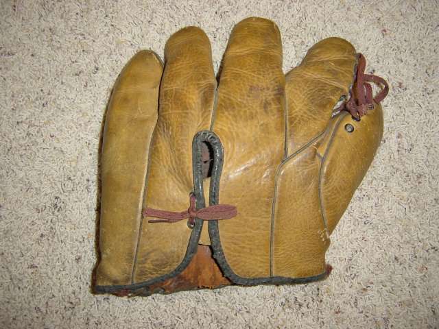 Leo Gabby Hartnett Banner F46 Back